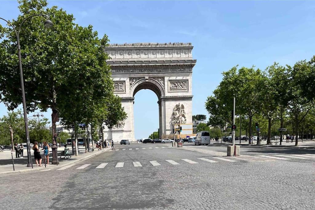 Amazing 1 Bedroom, 30sec From Arc De Triomphe * Parijs